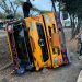 Volqueta perdió pista y terminó en zanja en la vía a la costa | Comunidad | Guayaquil