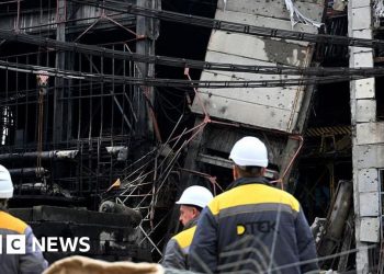 Ucrania lucha por mantener las luces encendidas bajo el ataque ruso, dice jefe de energía