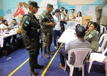 CNE amplía una hora el cierre de urnas en Honduras