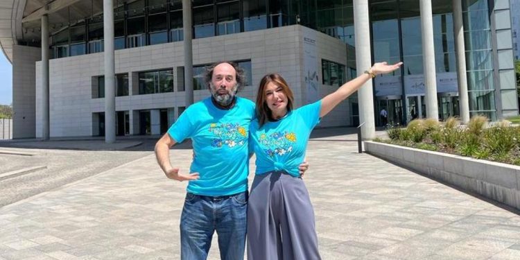 Raquel Revuelta y Mikel Urmeneta protagonizan la campaña 'Cada ostomía, una historia'