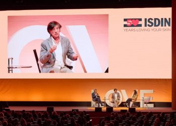 ISDIN rinde homenaje a los farmacéuticos de toda España en su 50 aniversario