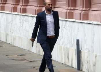 Adorni echó a Rolandi y no tendrá vicejefes de gabinete