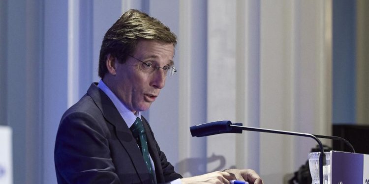 Almeida reconoce su error con el “síndrome de posaborto”, pero no anula la propuesta aprobada con Vox como pide el PSOE