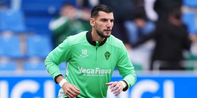 Rafa Mir confiesa lo que se compró con su primer sueldo como futbolista profesional: «No está nada mal»