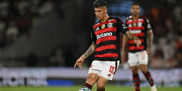 Habría rechazado la primera oferta desde Europa por el colombiano.