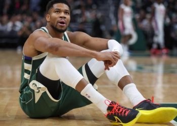 se preparan para un mes sin Antetokounmpo por lesión