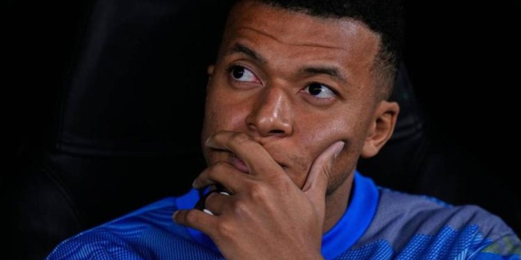 Mbappé no jugó ni un minuto ante el City y también tiene difícil jugar ante el Alavés