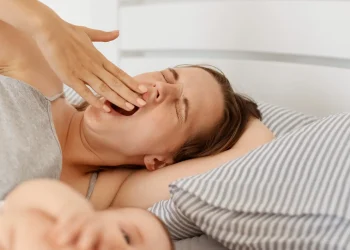 Neumólogos ofrecen seis claves para dormir mejor en Navidad y proteger la salud respiratoria