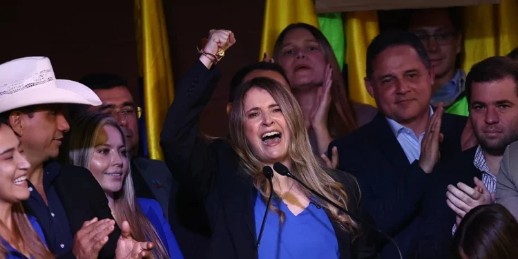 Le dan la bienvenida a Paloma Valencia para la consulta de marzo, pero ella no ha tomado una decisión final y anuncia diálogo previo con Uribe.