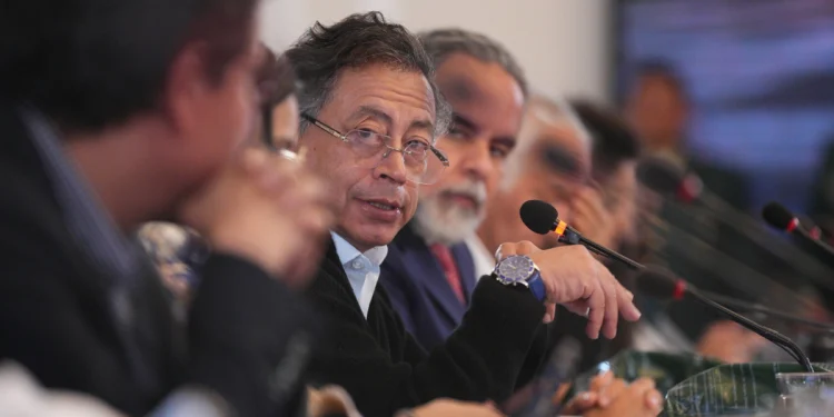 Petro eleva su malestar por captura de exministros y peticiones para tumbar la emergencia económica