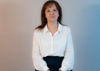 Elvira Berengüí, nutricionista: "Saltarse comidas para compensar los excesos es lo peor que puedes hacer estas fiestas"