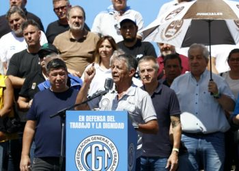La CGT amenazó con un paro pero no lo convocó: «A los senadores, ojo con lo que hacen»