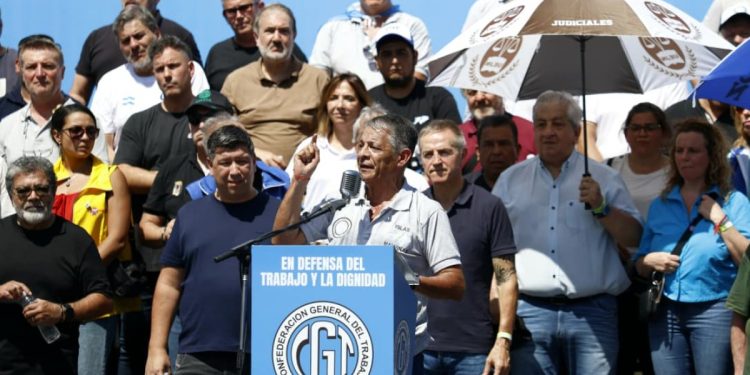 La CGT amenazó con un paro pero no lo convocó: «A los senadores, ojo con lo que hacen»