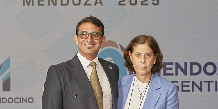 Toto Caputo pone un pie en la AGN con la abogada que echaron del Banco Ciudad por saltarse el corralito