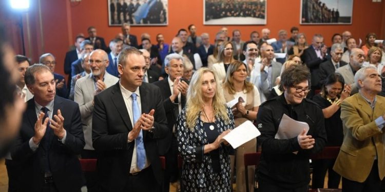 Tensión con la Iglesia: Milei recibió a evangélicos tras negarle una reunión a los obispos