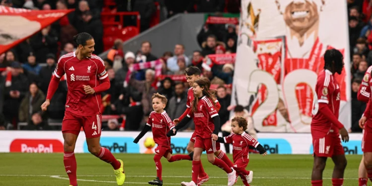 Duros momentos: los hinchas del Liverpool rompen en llanto, los hijos de Diogo Jota volvieron a Anfield