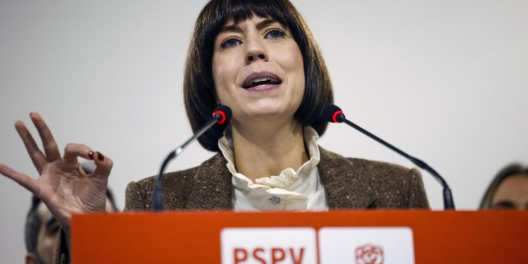 Morant insiste en pedir la dimisión de Feijóo por los mensajes con Mazón “y mentirnos a la cara”