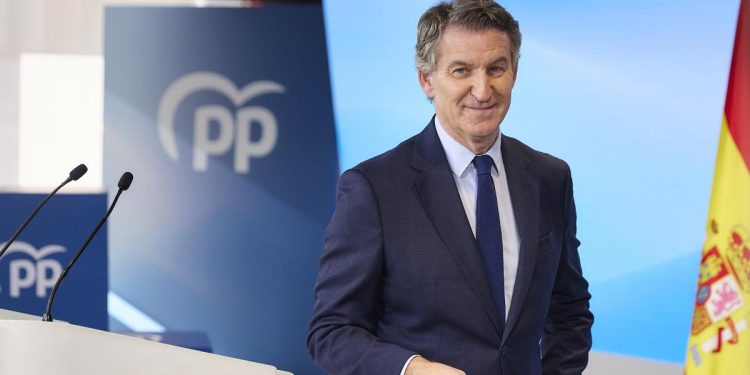 Feijóo ve el “colapso del sanchismo” y admite a Vox como aliado