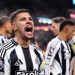 El Newcastle reacciona y perro más al Burnley