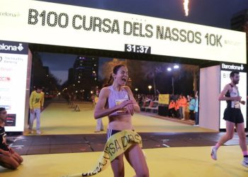 Abdessamad Oukhelfen y Marta Galimany ganan la 10k Cursa dels Nassos