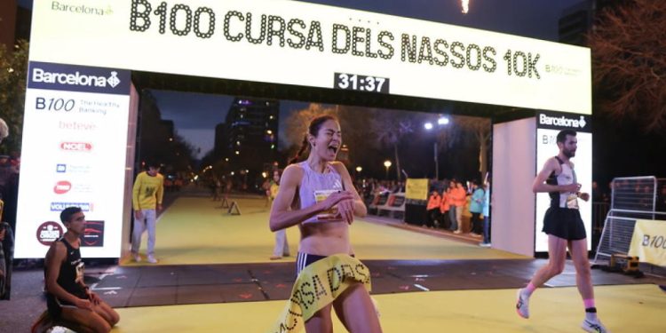 Abdessamad Oukhelfen y Marta Galimany ganan la 10k Cursa dels Nassos