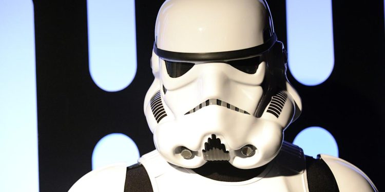 Google retira de YouTube vídeos generados por IA de personajes de Disney en respuesta al cese y desistimiento