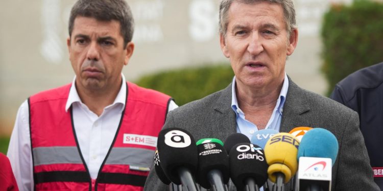 Feijóo remite a la jueza de la dana sus mensajes con Mazón y pide declarar de forma telemática