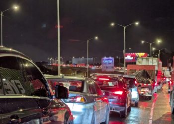 Camión incendiado provoca fuertes presas en la ruta 27, en Escazú