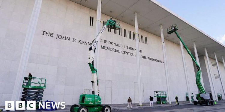 Legislador demanda para retirar el nombre de Trump del Kennedy Center