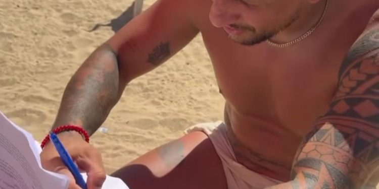 La insólita manera en la que Emiliano Vecchio firmó su contrato con un nuevo club :: Olé