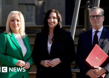 El primer ministro dijo que los líderes de Stormont dijeron que el presupuesto era una 'oportunidad perdida' para NI