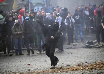 Agricultores enojados bloquean las carreteras de Bruselas con tractores por el acuerdo comercial con Mercosur | Noticias de la Unión Europea