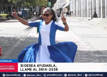 A sus 61 años, Maribel Beltrán, la abuela Titi, transforma la calle en escenario y sustento