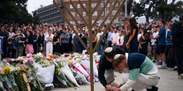 Albanese promete una reforma armamentística para combatir el antisemitismo