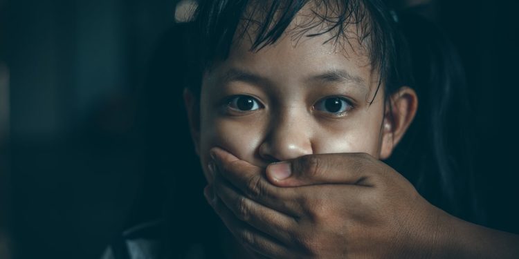 Silenciar a la niñez no es protegerla