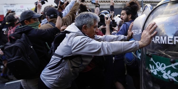 El Gobierno apelará un fallo que busca dejar sin efecto el protocolo antipiquetes y Patricia Bullrich apuntó contra los antecedentes del juez