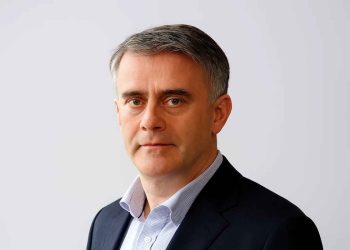 ¿Quién es el multimillonario británico detrás de la donación de £9 millones para la reforma?