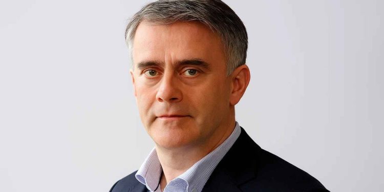 ¿Quién es el multimillonario británico detrás de la donación de £9 millones para la reforma?