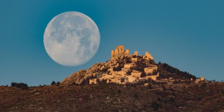 Cómo y cuándo puedes ver mejor la luna súper fría de esta semana