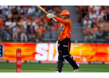 Perth Scorchers tuvo un comienzo ganador en el primer partido de la BBL golpeado por la lluvia