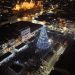 Cuenca descendió un árbol de Navidad de 34 metros que ilumina la ciudad.