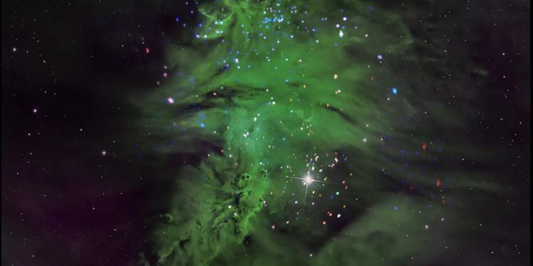 La NASA muestra un 'árbol de Navidad' estelar a 2.500 años luz de la Tierra