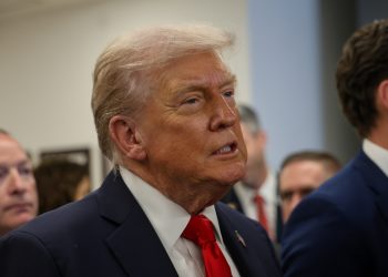 Jefa de gabinete de Trump afirma que el presidente tiene 'personalidad de alcohólico'