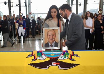 Quito desprecia a Rodrigo Borja Cevallos, concluye el velorio del expresidente