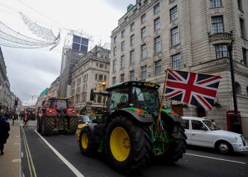Gran reducción en la redada del impuesto a la herencia a los agricultores mientras Starmer cede después de meses de presión