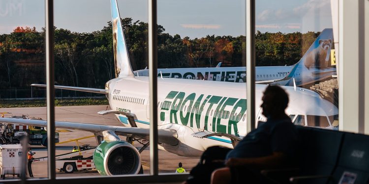 Frontier anuncia la repentina salida del director ejecutivo Barry Biffle