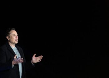 Después de años de resistirse, SpaceX ahora planea salir a bolsa. ¿Por qué?