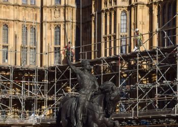 Los parlamentarios que renuncian al parlamento del Reino Unido para su restauración 'costarían £ 15 mil millones' – POLITICO