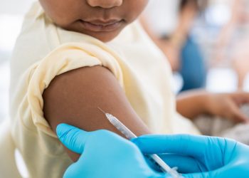 Cómo una base de datos federal sobre seguridad de las vacunas se convirtió en un imán para la desinformación