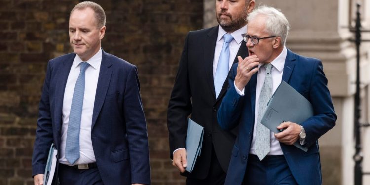 El jefe del organismo de control fiscal británico renuncia por la filtración del presupuesto – POLITICO